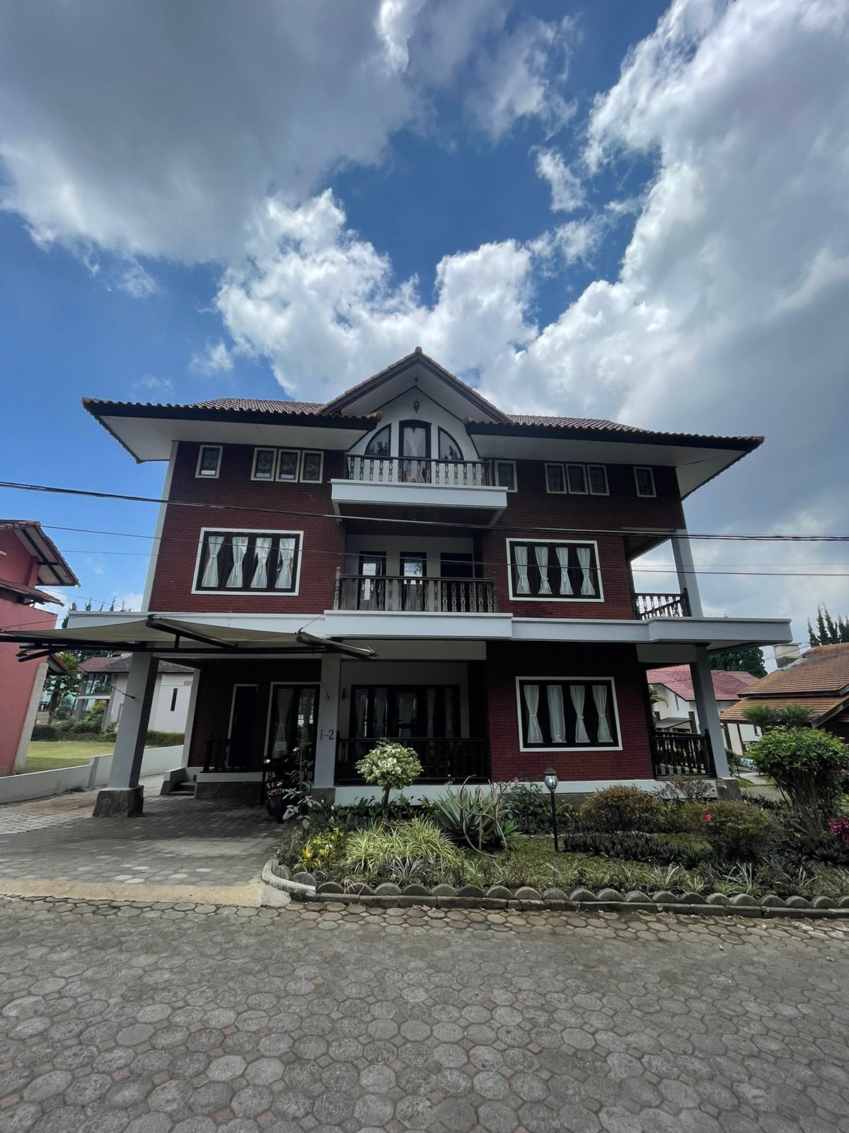 tampak depan villa